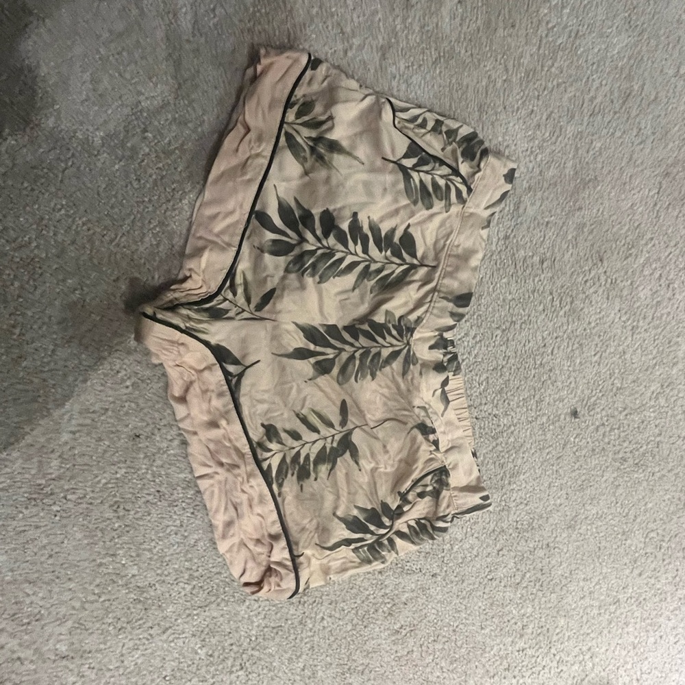 Cute Pyjama pants. Only worn once. Comes with shorts and pant together